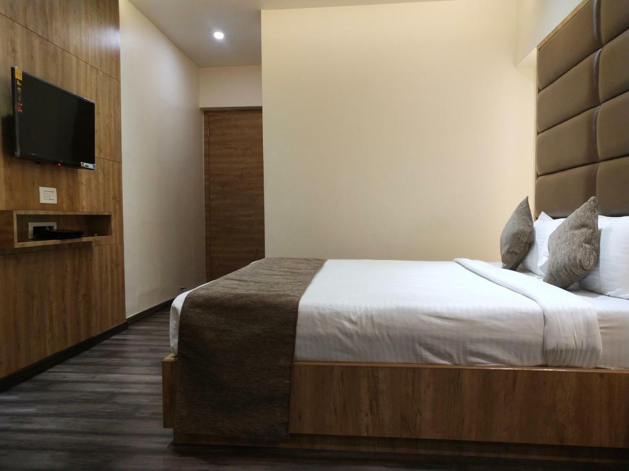 Hotel Heritage Dakshin Navi Mumbai Exterior foto